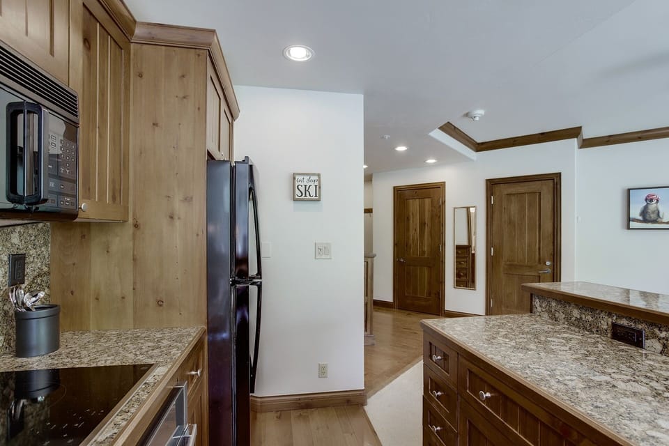Condo, 1 Bedroom | Private kitchen | Fridge, oven, coffee/tea maker, toaster
