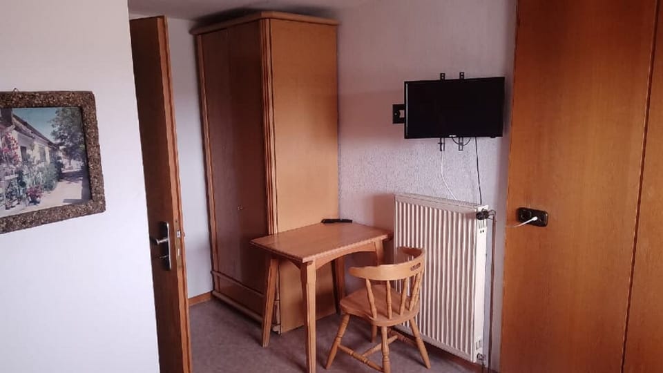 Twin Room | Free WiFi, bed sheets