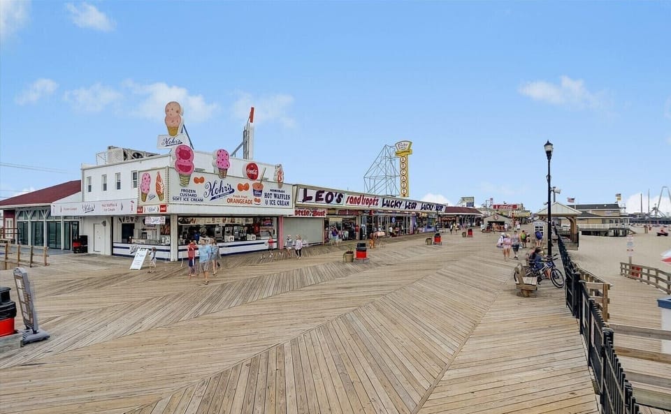 Boardwalk shops