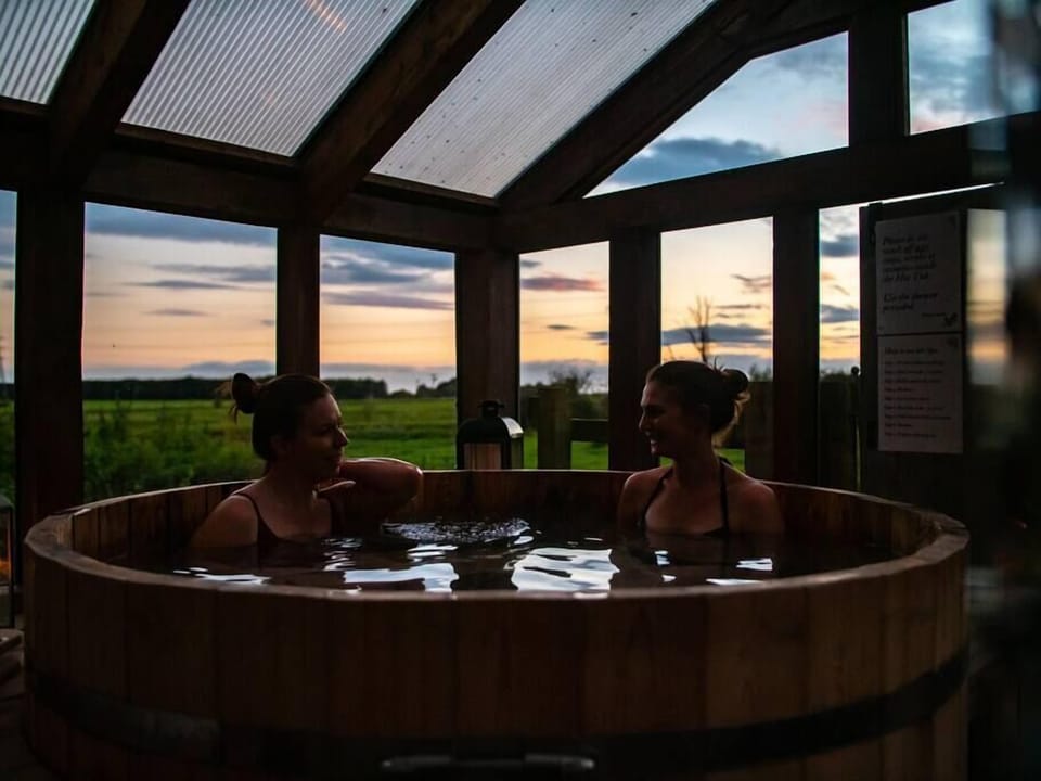 Indoor spa tub