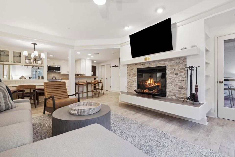 charter-c250-0558_54115423896_o