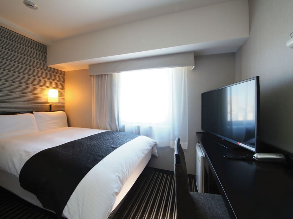 Premium bedding, down comforters, desk, blackout drapes