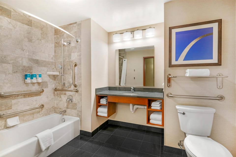 Room, 1 King Bed, Hearing Accessible (Tub) | Bathroom | Free toiletries, hair dryer, towels