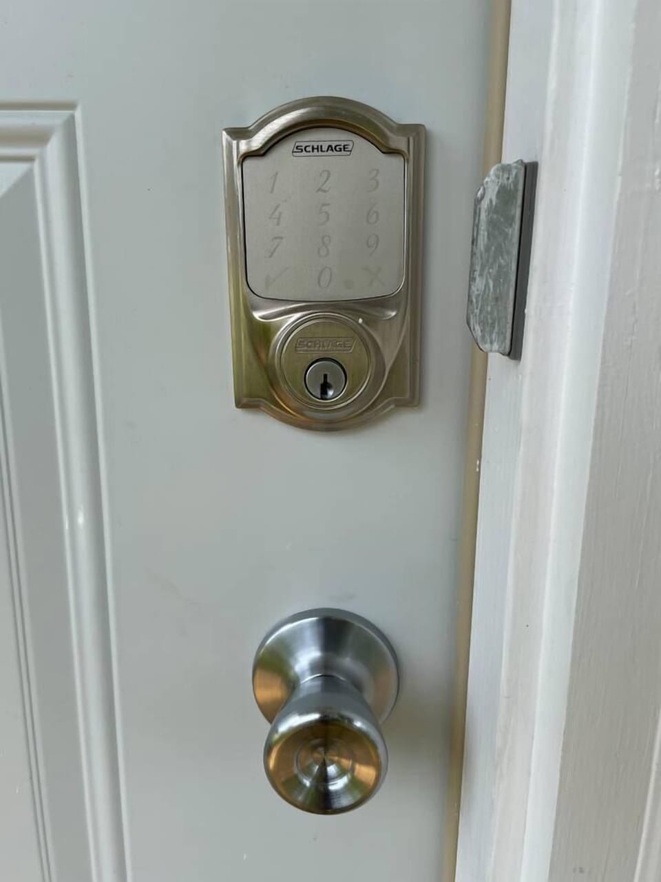 Smart lock for self checkin with custom code
