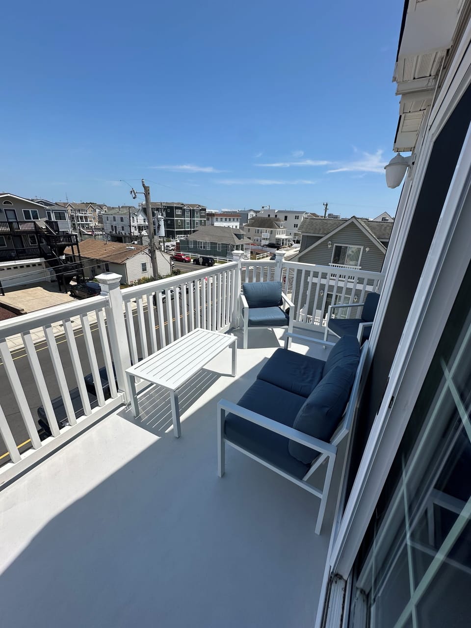Deck
Exterior Front