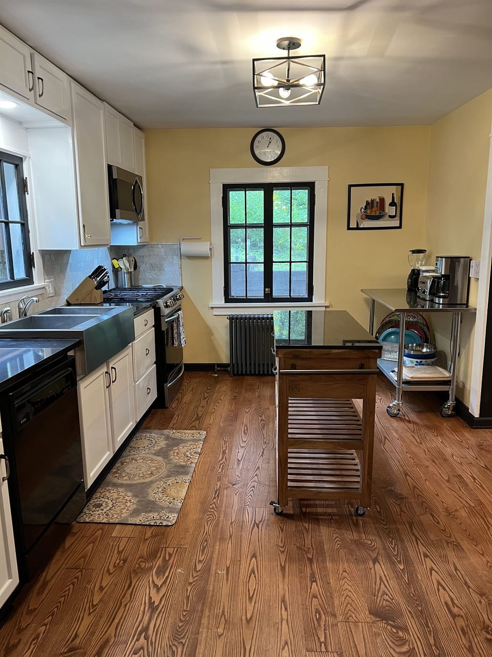 Super efficient galley kitchen for the chef in your group.