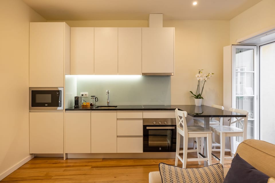 Kitchen: fridge, oven, microwave, dishwasher, Nespresso machine, kettle, toaster
