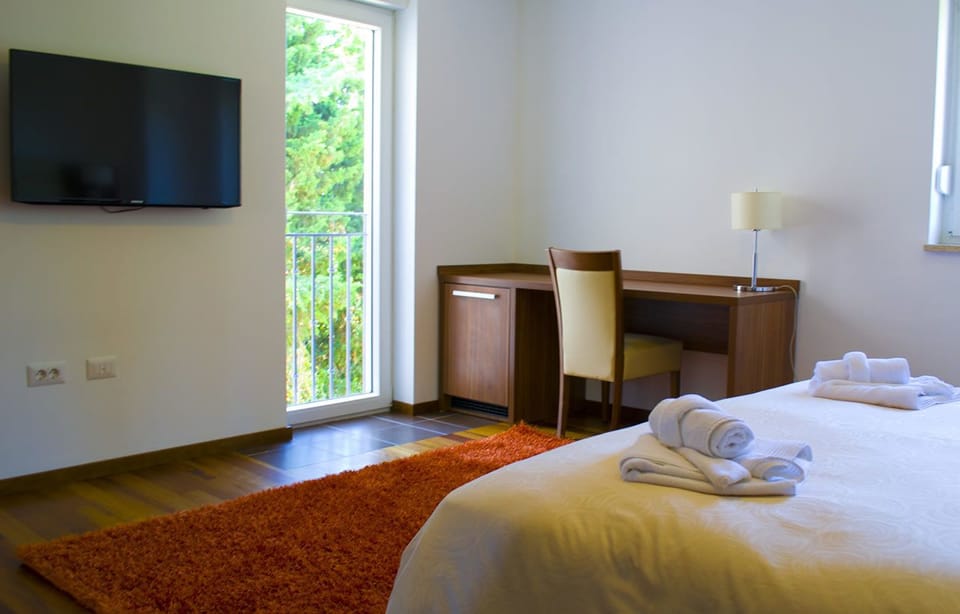 Premium bedding, minibar, in-room safe, soundproofing