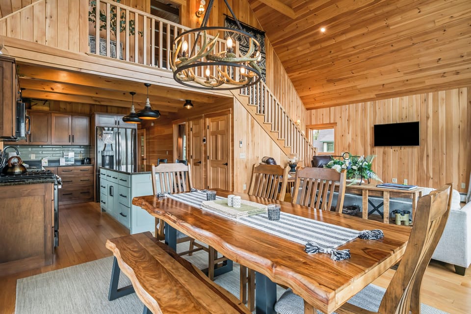 Dining Area with chandelier and seating for 6