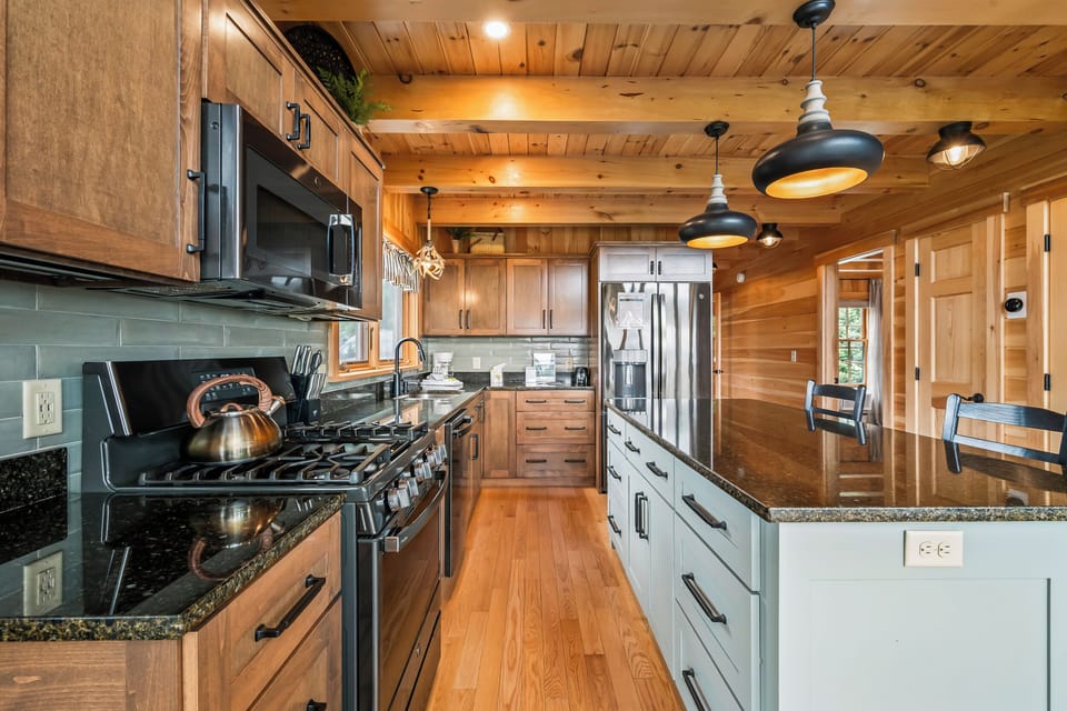 Large kitchen with everything you need!