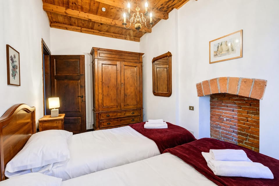 Twin bedroom