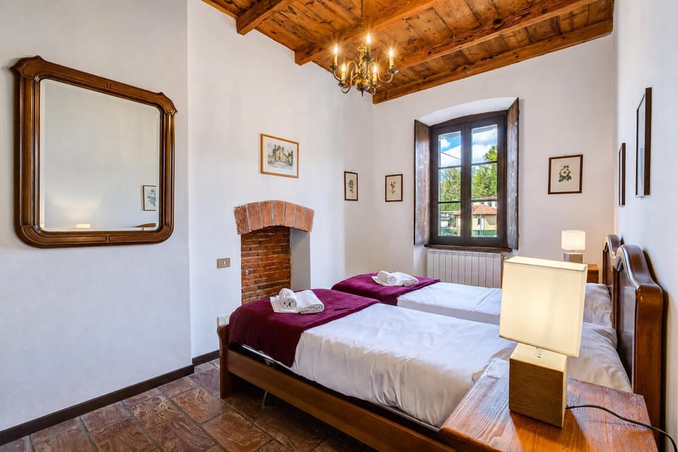 Twin bedroom