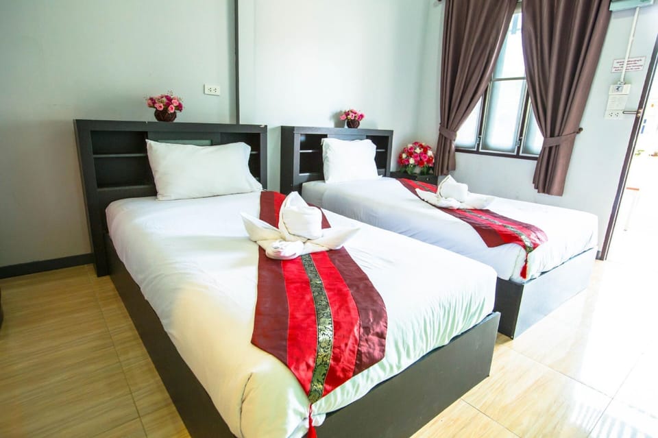Standard Twin Room | Blackout drapes, free WiFi, bed sheets