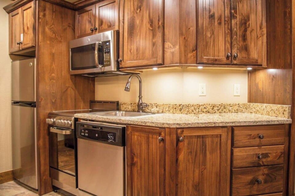 Full kitchen.