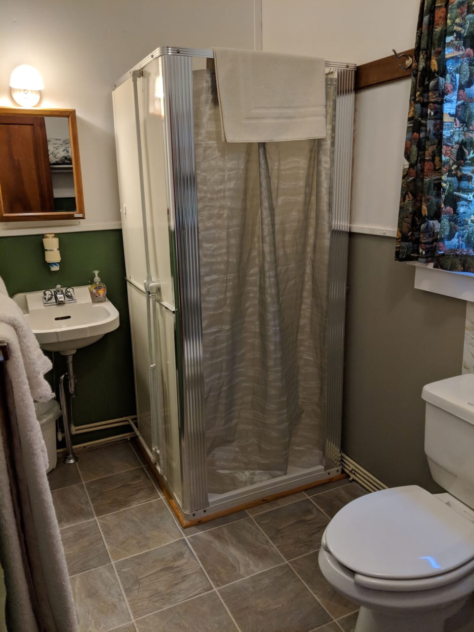 Shower, free toiletries, hair dryer, towels