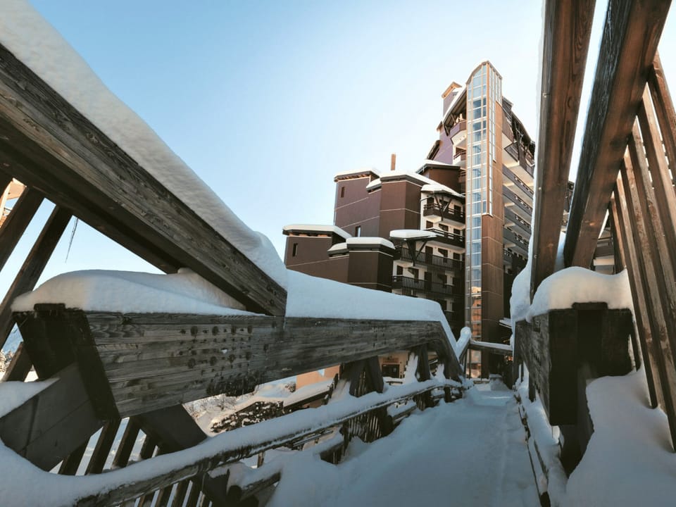 Comfortable 2 Rooms + Cabin, Pets Allowed, Ski-in/Ski-out Apartment in Les Allues