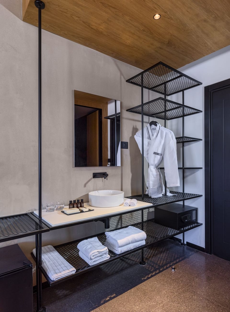 Executive Room, Sea View | Minibar, in-room safe, desk, laptop workspace