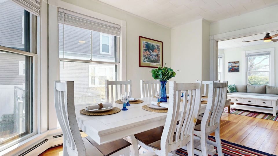 Ample seating | Lots of natural light