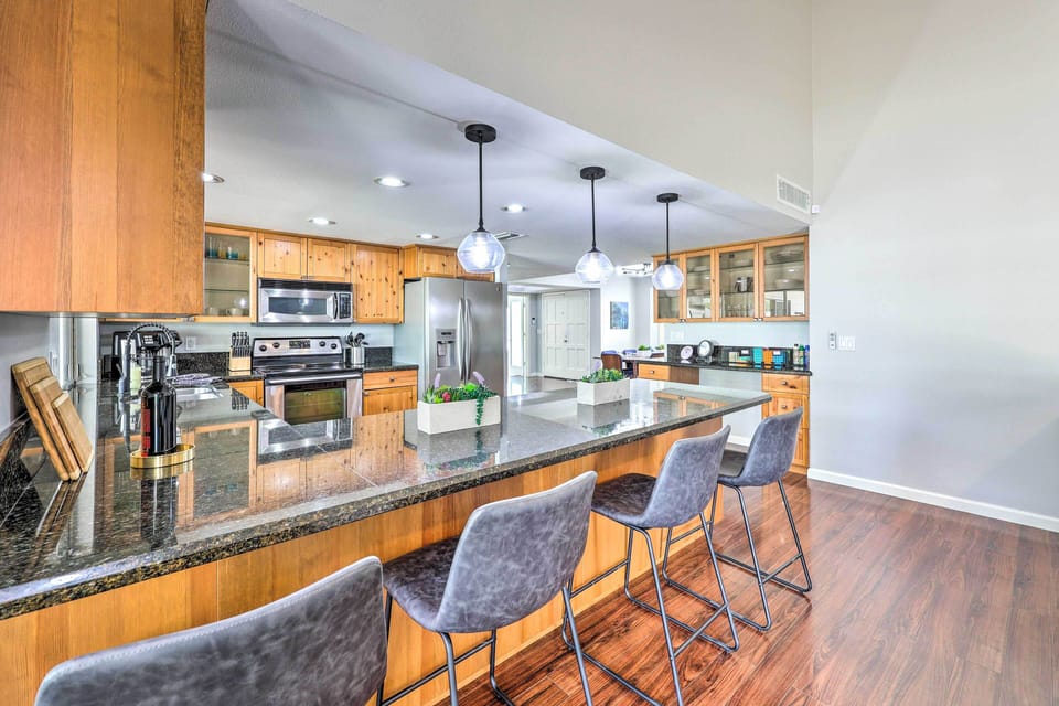Fully Equipped Kitchen | Cooking Basics | Toaster | Microwave | Coffee Maker