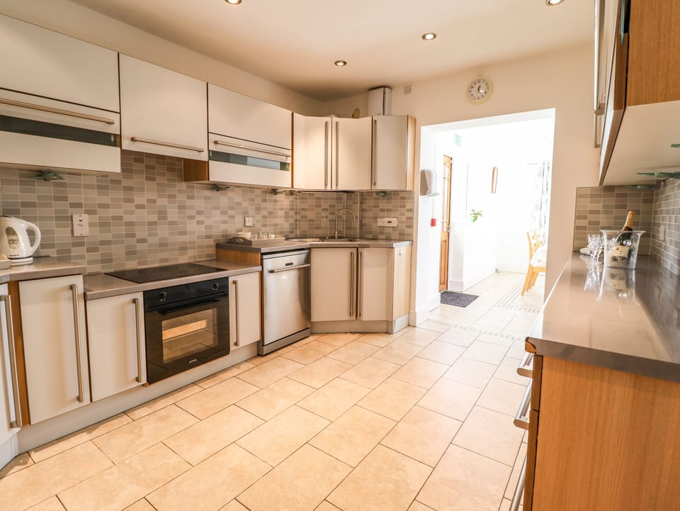 Fridge, dishwasher, electric kettle, toaster