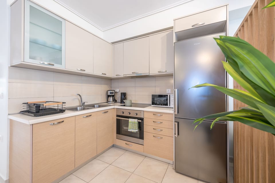 Luxury Double Room | Private kitchen | Fridge, microwave, oven, stovetop