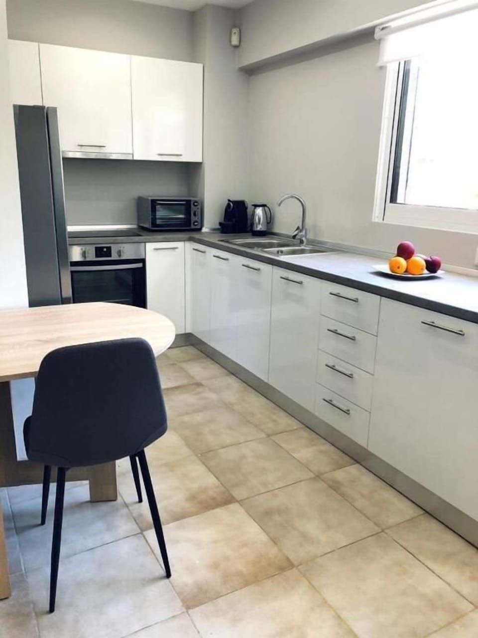 Deluxe Apartment | Private kitchen | Microwave, oven, coffee/tea maker