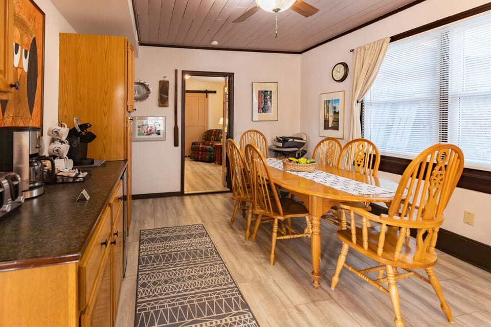 Six person dining table int the cozy dining room