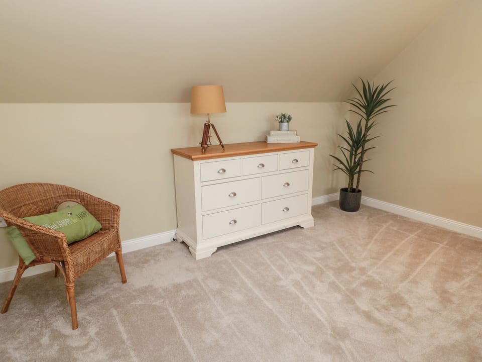 4 bedrooms, individually decorated, individually furnished, free WiFi