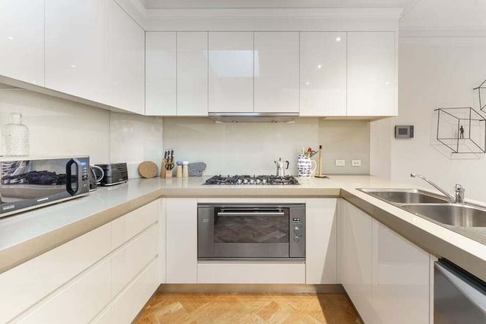 [Kitchen] Spacious, modern fully equipped kitchen with coffee maker: espresso machine/nespresso, cooking appliances, microwave, pots, pans and plenty of cooking utensils for the times you just want to stay in.