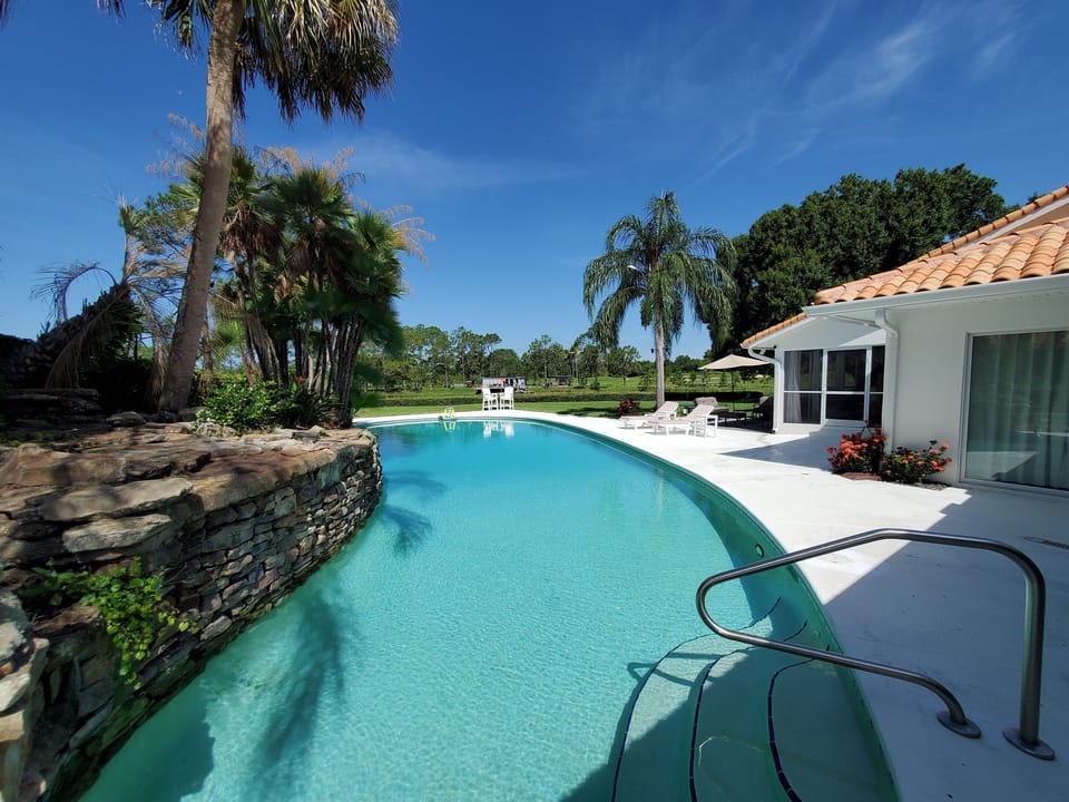 Extra-large pool and deck