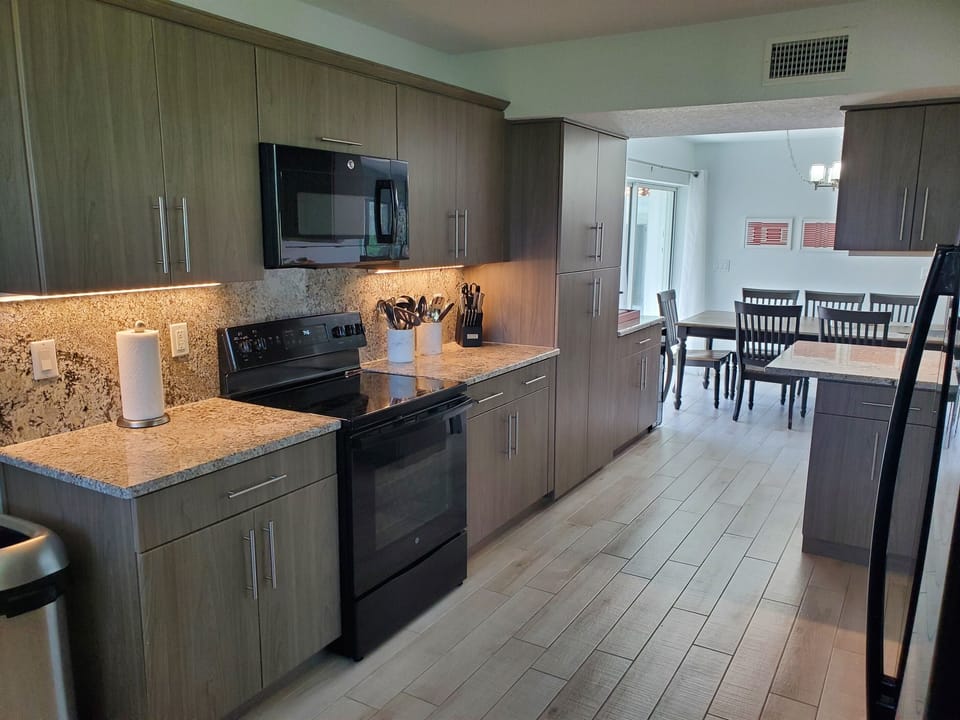 Full kitchen with lots of extras