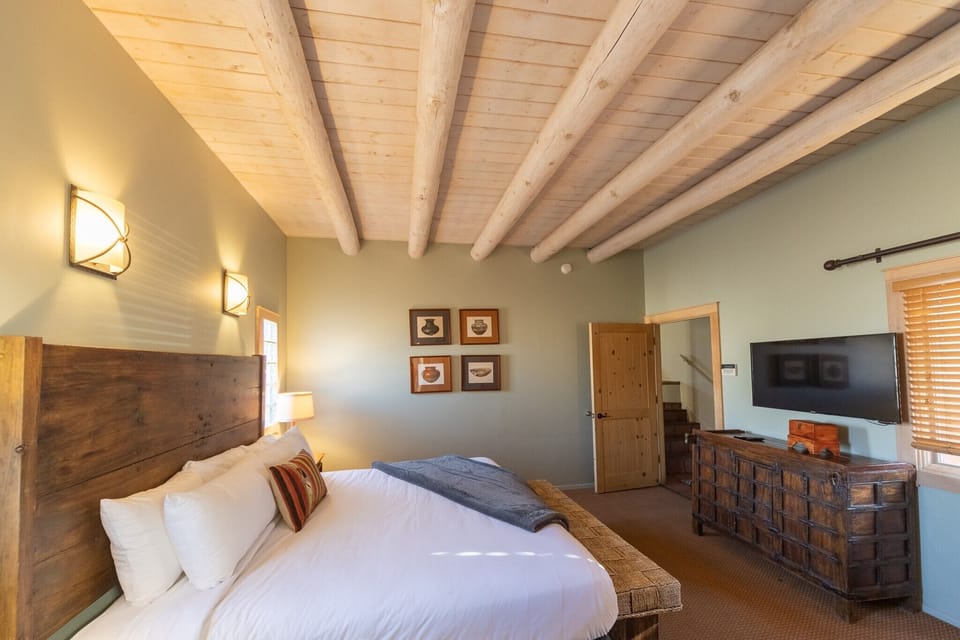 Unit 71 Master Bedroom (2)