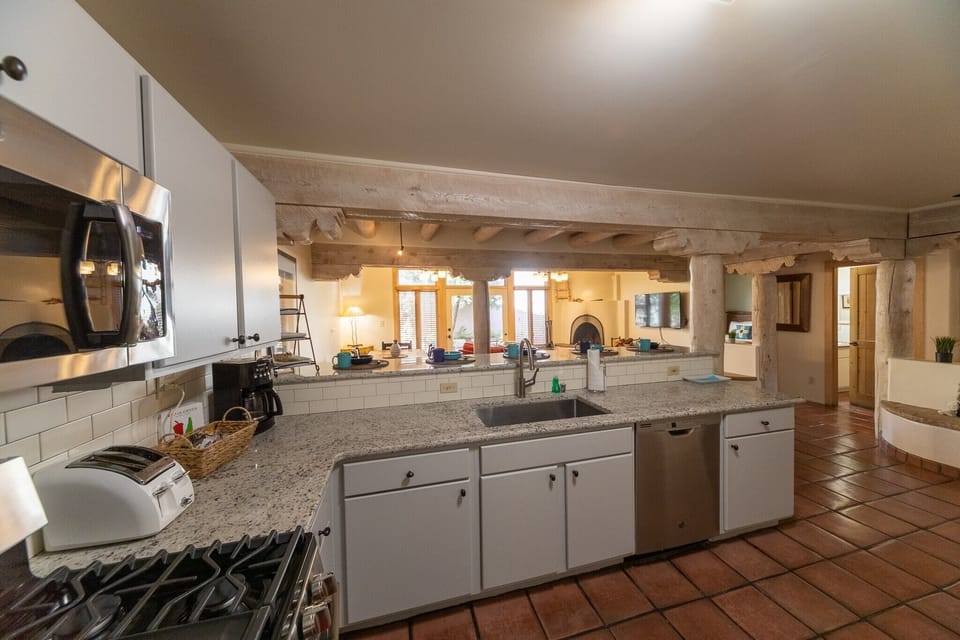 Unit 71 Kitchen (2)