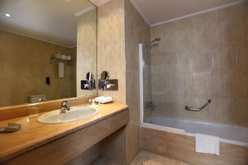 Bathtub, deep soaking tub, free toiletries, hair dryer