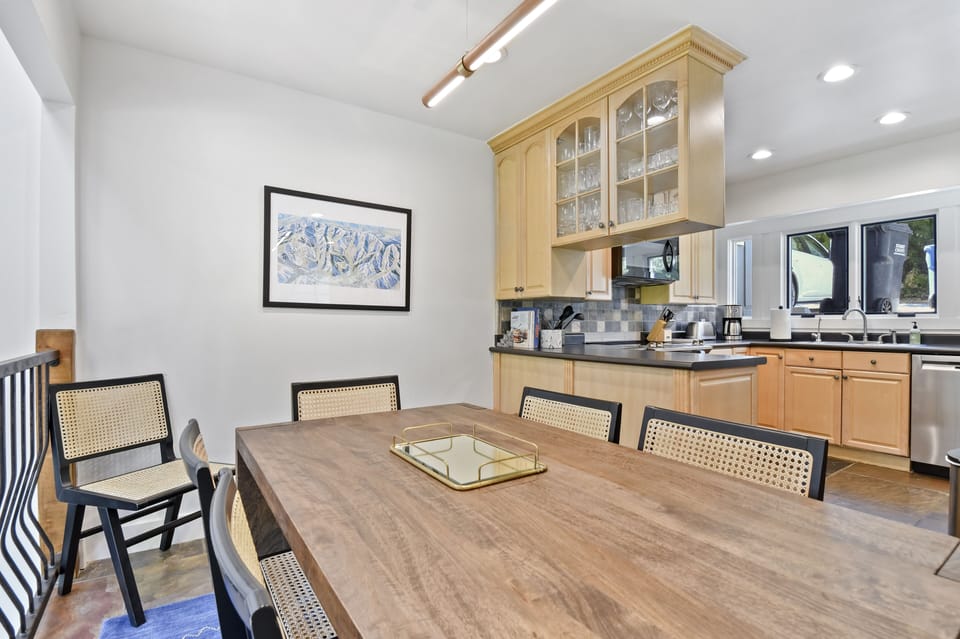 Deluxe Townhome | In-room dining