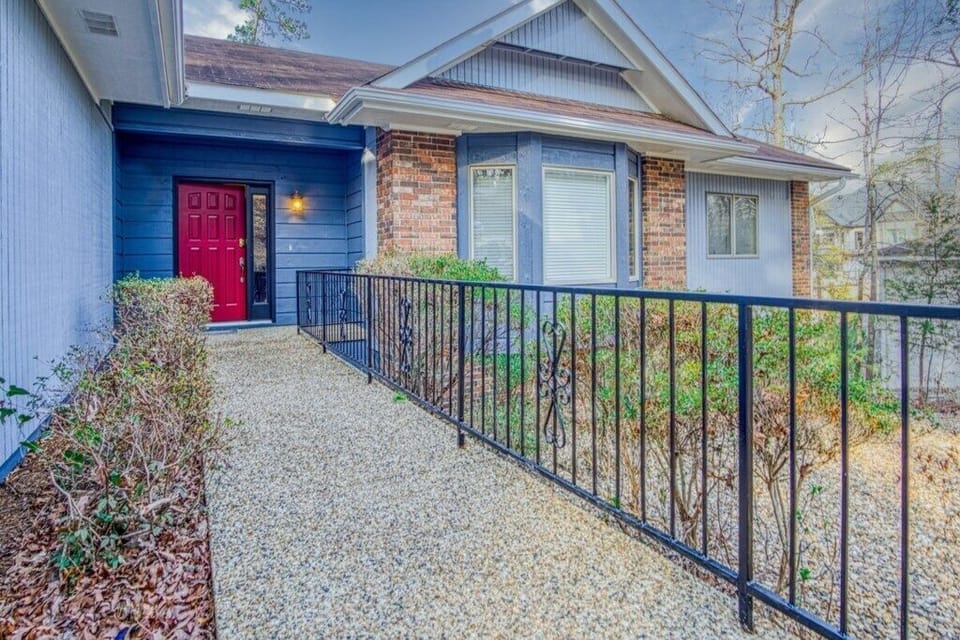Walkway to front door 