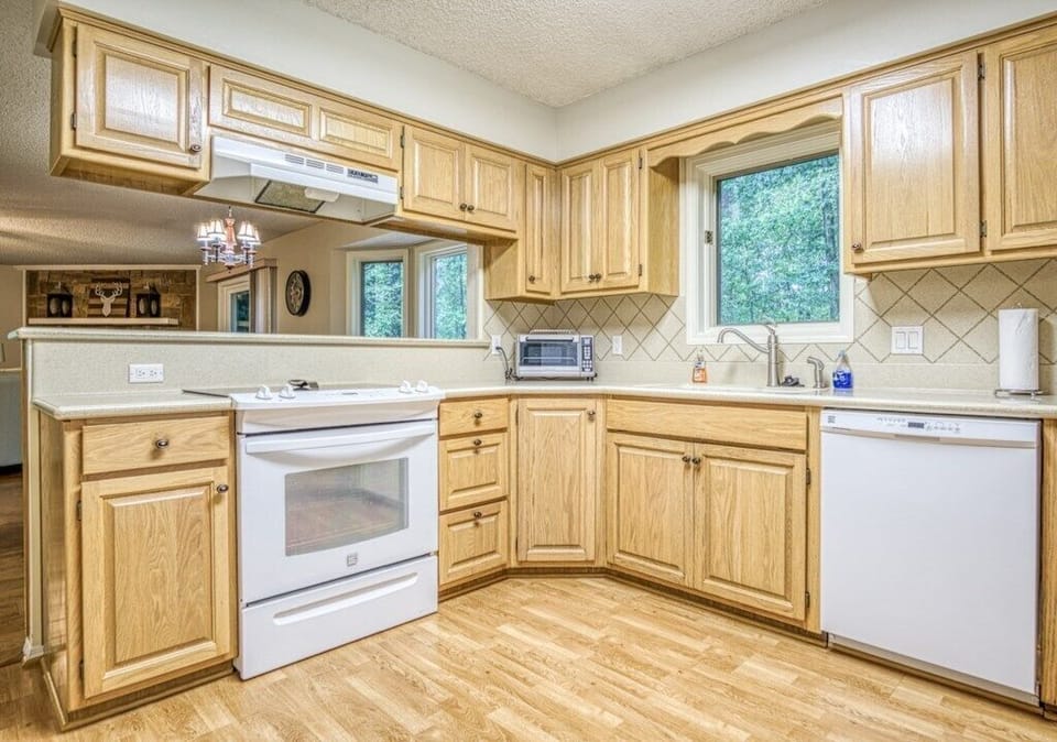 Bright Cozy Kitchen
