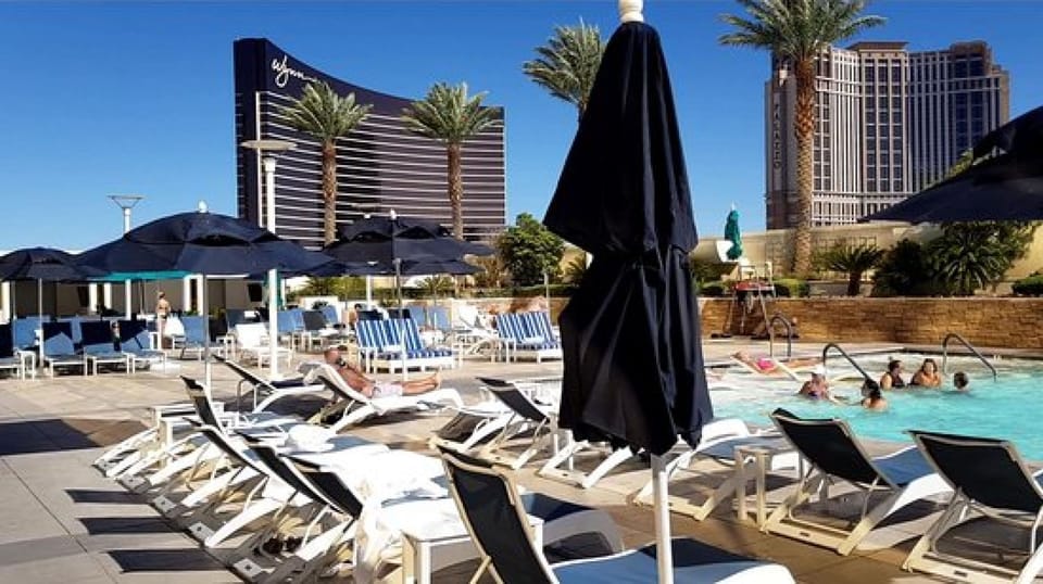 LOTS OF LOUNGE CHAIRS AT THE POOl