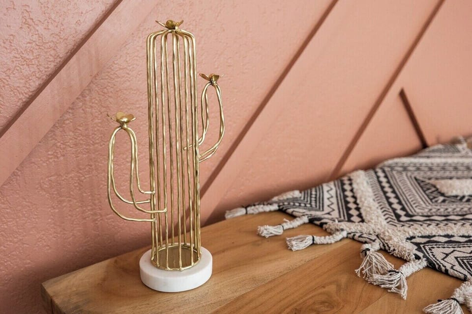 Little details are the best way to make our guests feel right at home. well decorated home. 