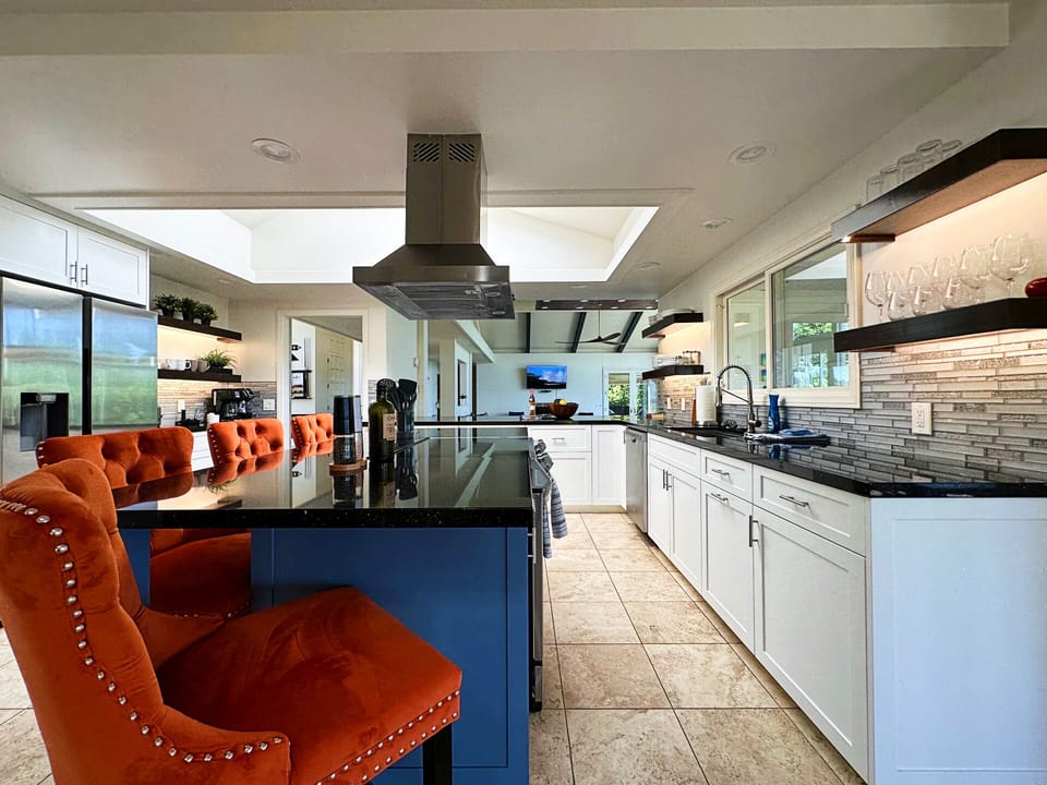 Fully equipped gourmet kitchen