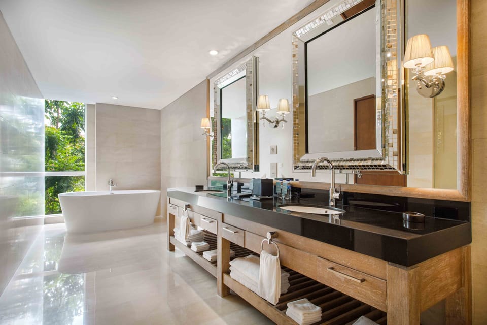 Presidential Suite, 1 King Bed | Bathroom | Hair dryer, slippers, bidet, towels