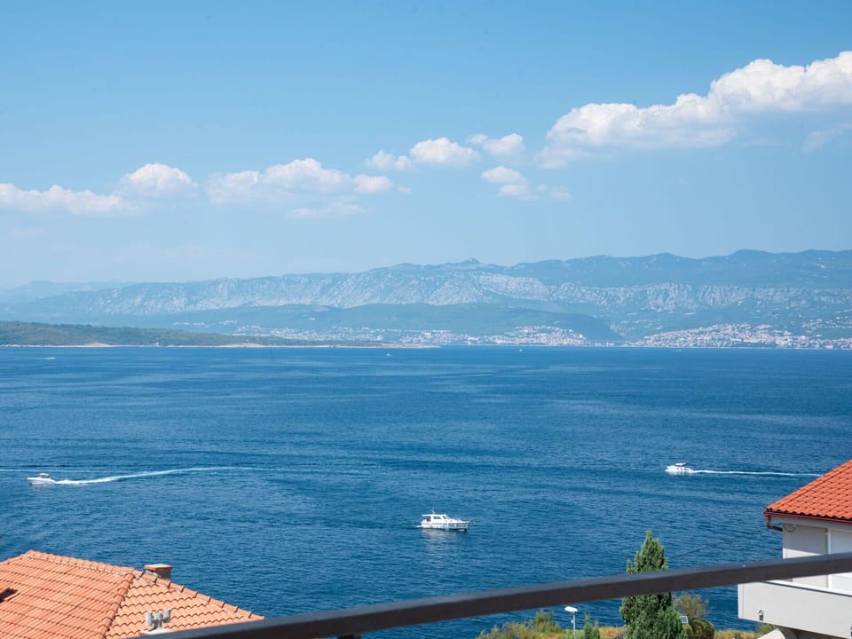 Water, Cloud, Sky, Blue, Boat, Azure, Watercraft, Mountain, Coastal And Oceanic Landforms, Horizon