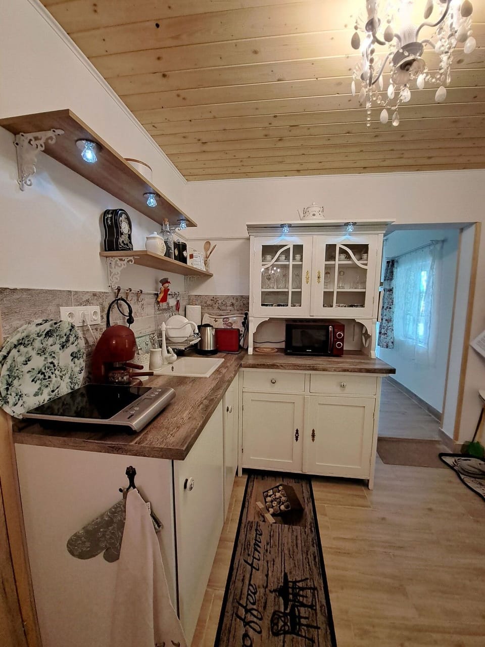 Table, Building, Interior Design, Floor, Wood, Flooring, House, Computer Desk, Kitchen