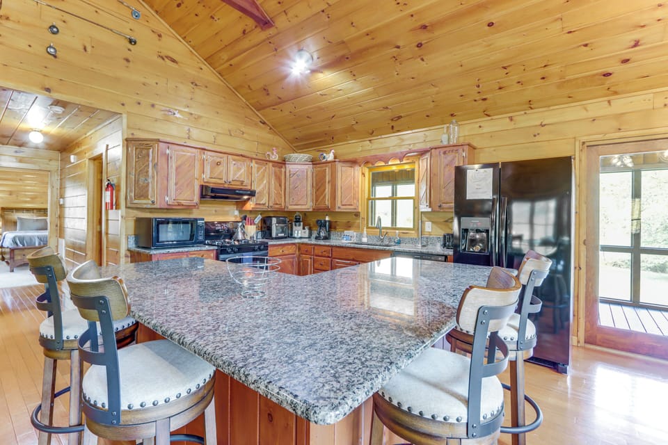Kitchen | Microwave | Dishwasher | Stove/Oven | Bar Seating | Spices