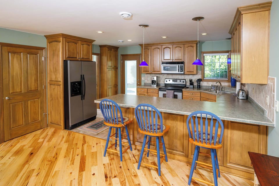Spacious & fully stocked kitchen