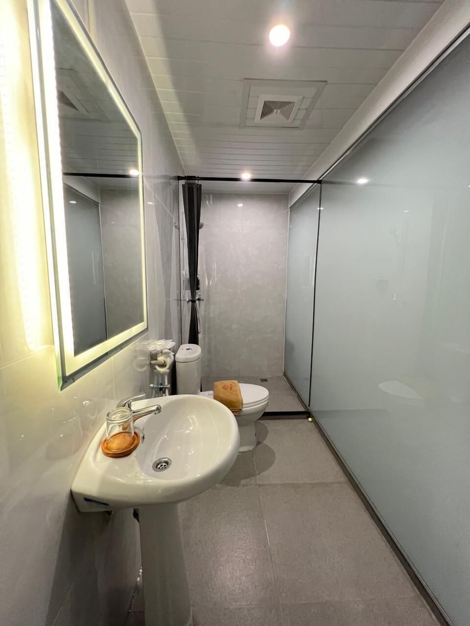 Comfort Room, 1 Bedroom | Bathroom | Hair dryer, slippers, bidet