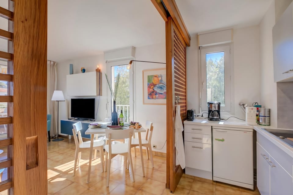 Kitchen and dining area