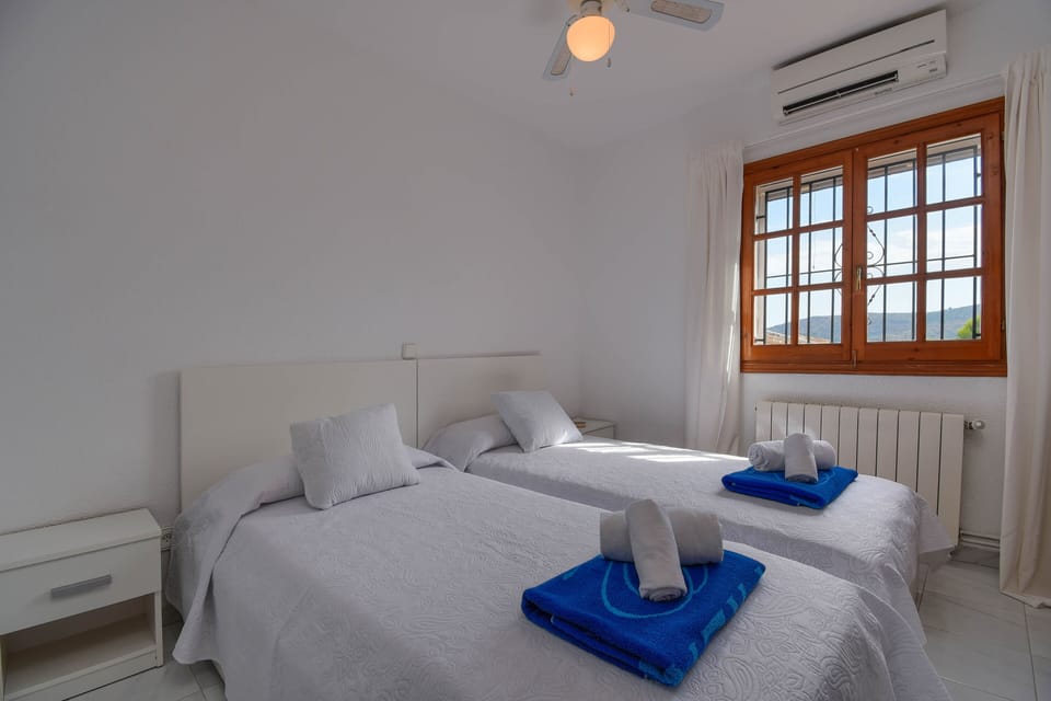 2 Additional single beds
