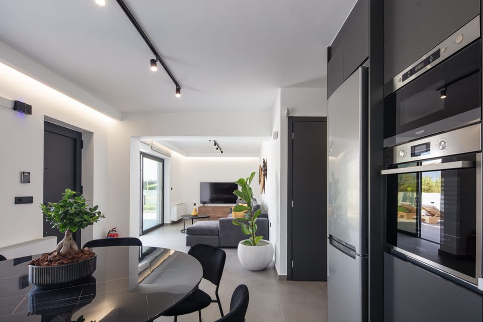 The interiors are decorated in a minimal yet cosy style, providing ample space for all guests.