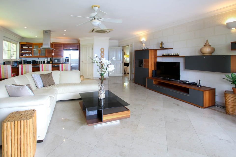 Spacious and open plan living area kept cool by central air-conditioning and ceiling fans